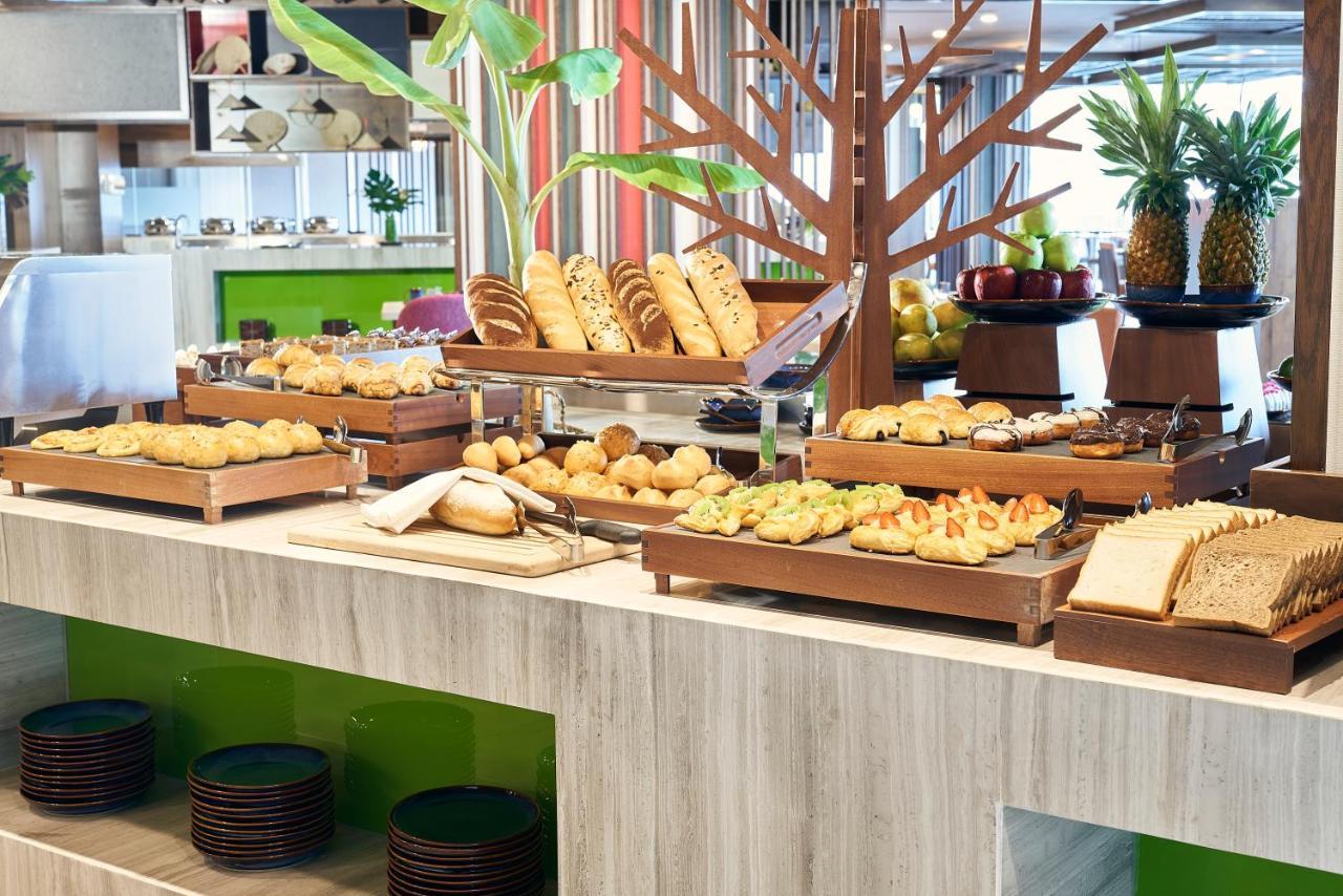 Novotel Hanoi Thai Ha Esterno foto