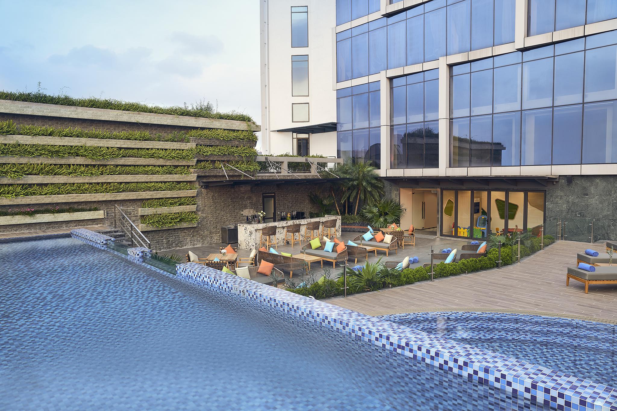 Novotel Hanoi Thai Ha Esterno foto