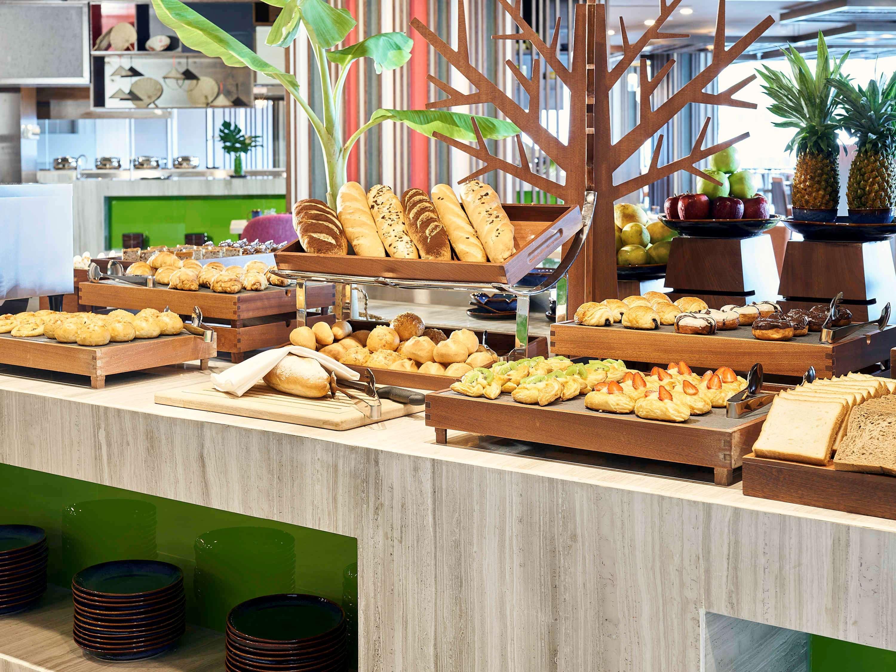Novotel Hanoi Thai Ha Esterno foto